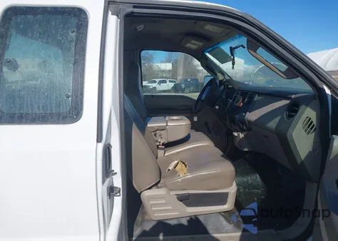 2008 Ford F250 Super Duty z USA, uszkodzony, nr VIN 1FTSX21548EE03391